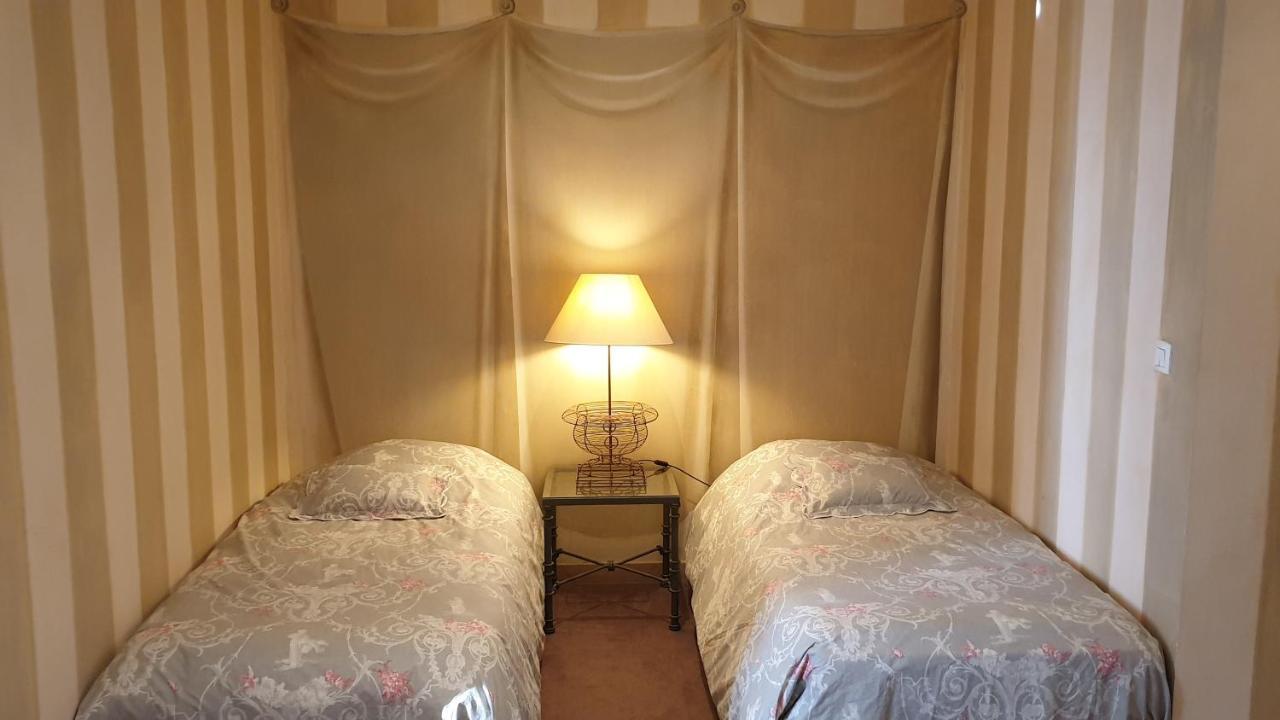 La Villa Des Arts Savigne-l'Eveque Bagian luar foto
